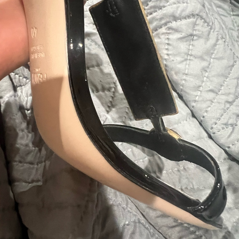 Fendi Women's Black and Gold Sandals - Picture 8 of 10